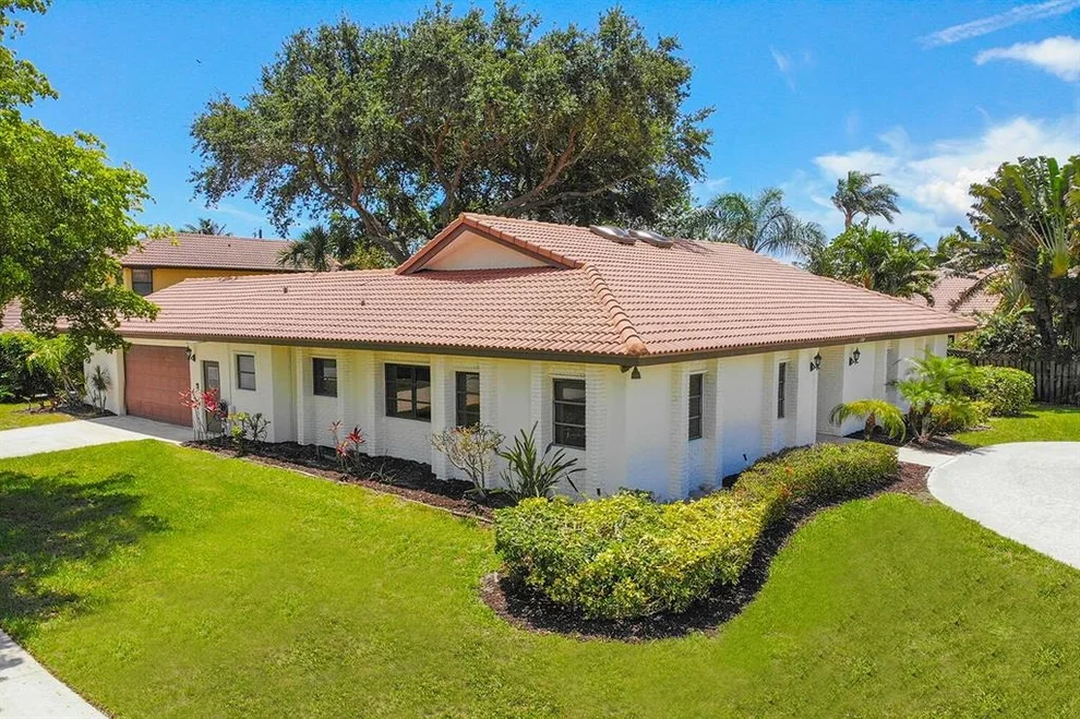 Unit for sale at 7598 W Country Club Boulevard, Boca Raton, FL 33487