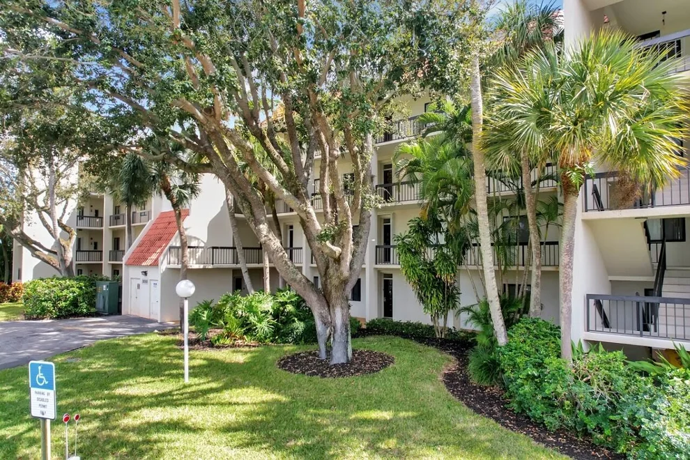 Unit for sale at 3050 Presidential Way Way, West Palm Beach, FL 33401