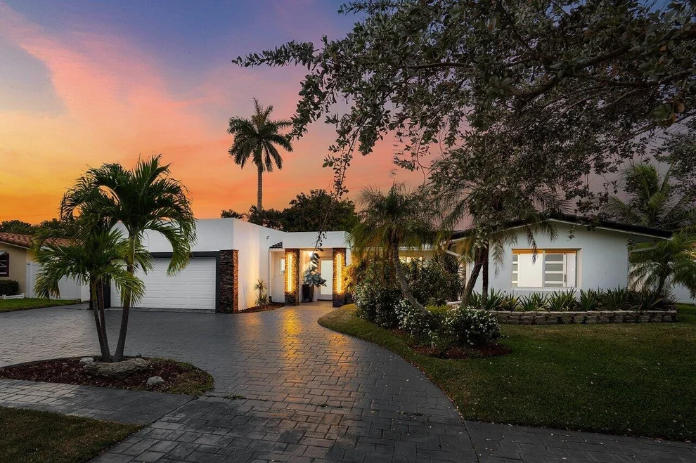 Unit for sale at 2611 NE 49 Street, Lighthouse Point, FL 33064