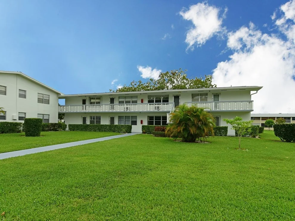 Unit for sale at 146 Windsor G, West Palm Beach, FL 33417