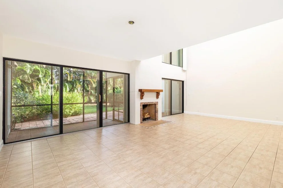 Unit for sale at 1900 Presidential Way, West Palm Beach, FL 33401