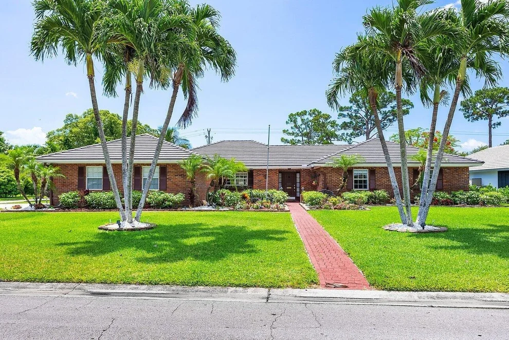Unit for sale at 400 S Country Club Drive, Atlantis, FL 33462