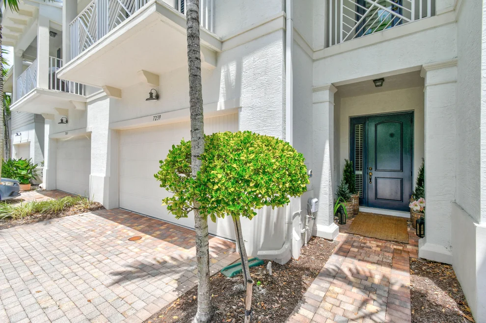 Unit for sale at 7239 Oxford Court, Palm Beach Gardens, FL 33418