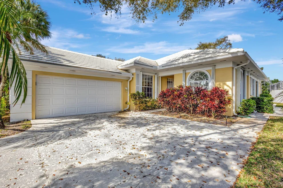 Unit for sale at 8403 E Garden Oaks Circle, Palm Beach Gardens, FL 33410