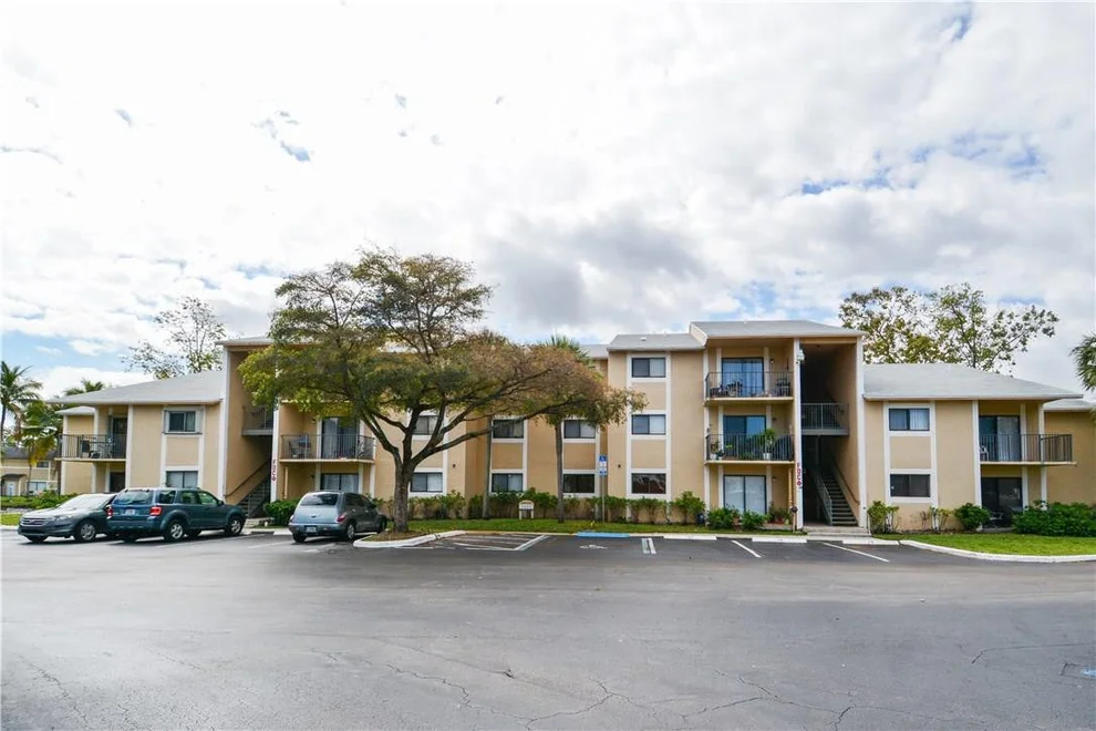 Unit for sale at 251 Palm Circle, Pembroke Pines, FL 33025