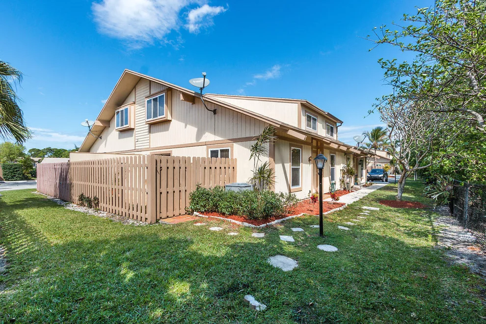 Unit for sale at 302 Maplecrest Circle, Jupiter, FL 33458