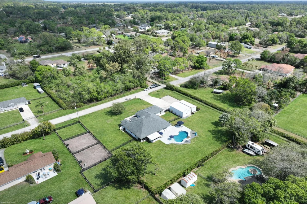 Unit for sale at 17290 33rd Road N, The Acreage, FL 33470
