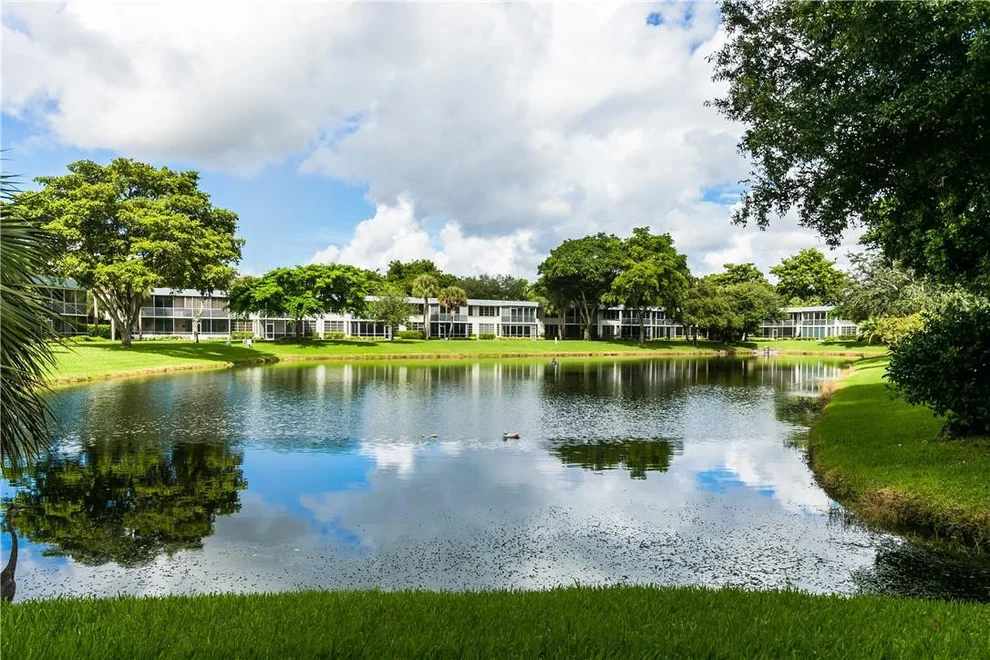 Unit for sale at 4200 Oaks Terrace, Pompano Beach, FL 33069