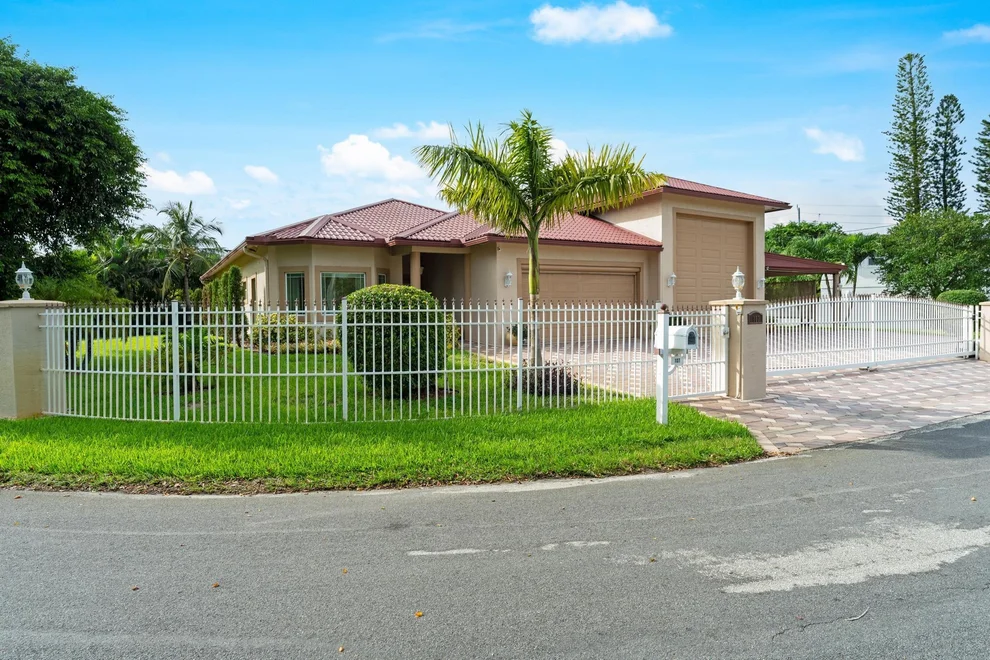 Unit for sale at 107 Wilson Road, Cloud Lake, FL 33406