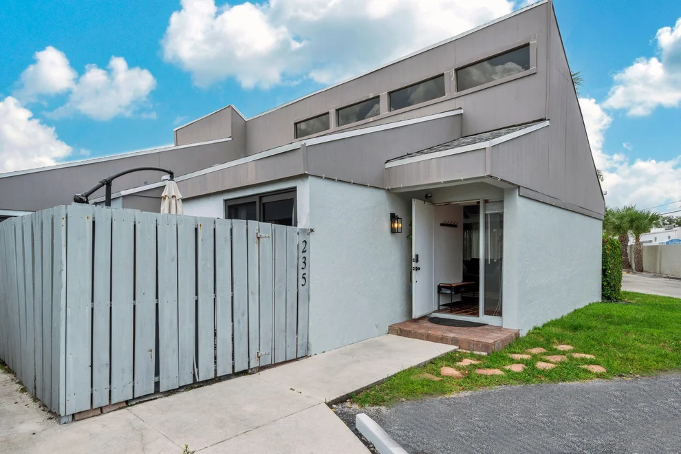Unit for sale at 235 NW 15TH Street, Boca Raton, FL 33432