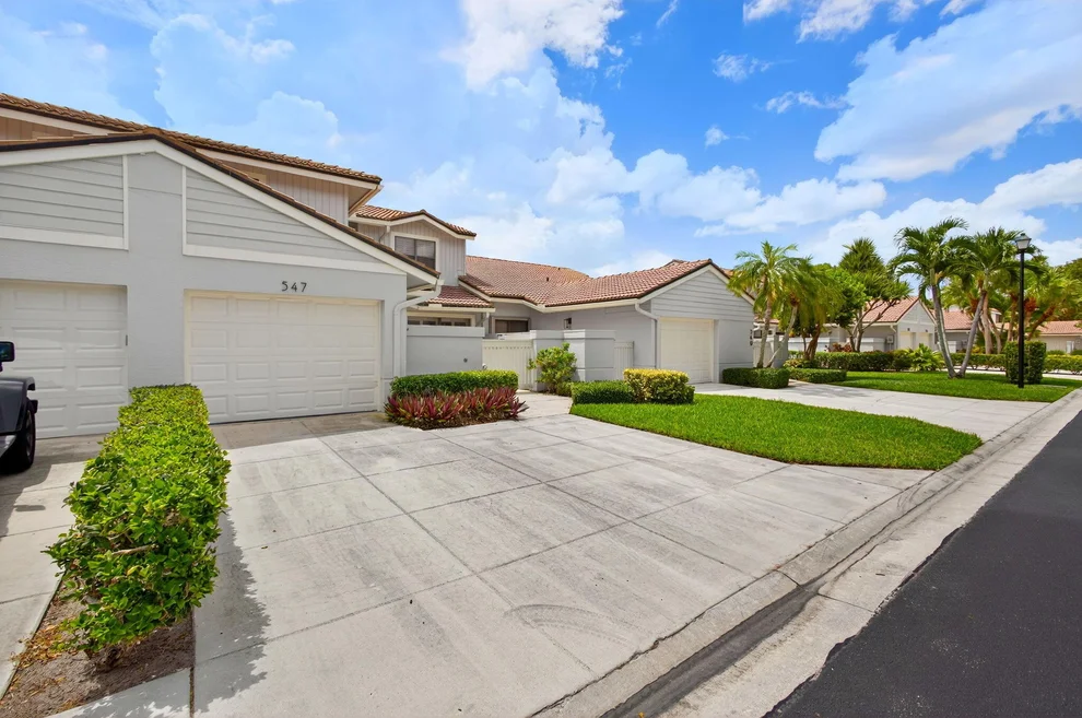 Unit for sale at 547 Prestwick Circle, Palm Beach Gardens, FL 33418