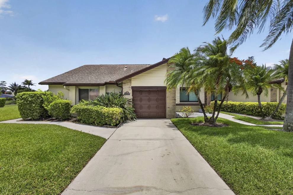 Unit for sale at 148 Village Walk Drive, Royal Palm Beach, FL 33411