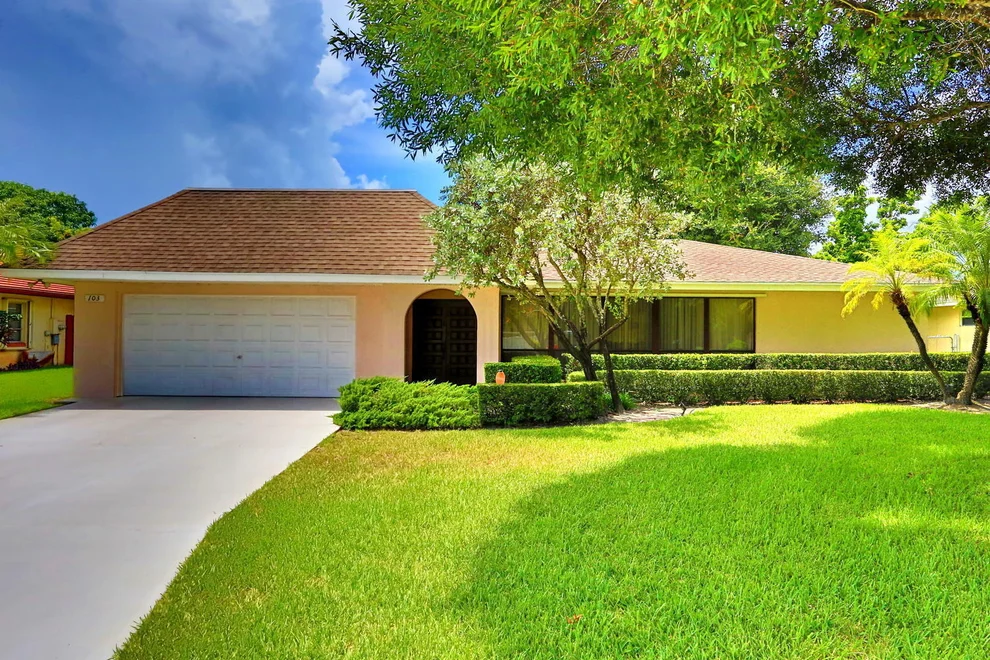 Unit for sale at 103 Swan Parkway W, Royal Palm Beach, FL 33411