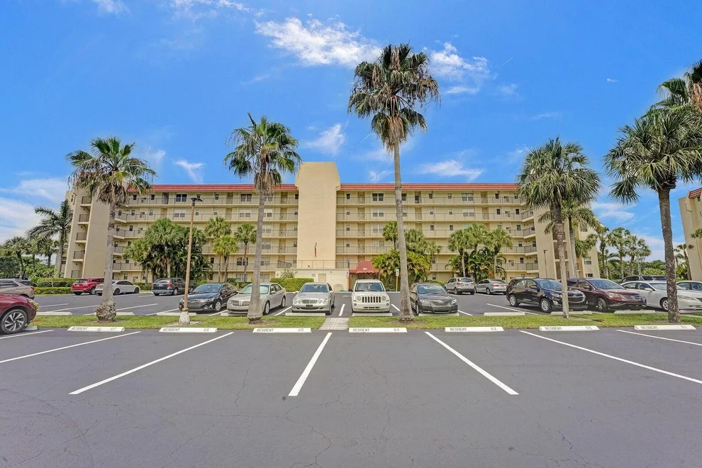 Unit for sale at 3871 Via Poinciana, Lake Worth, FL 33467
