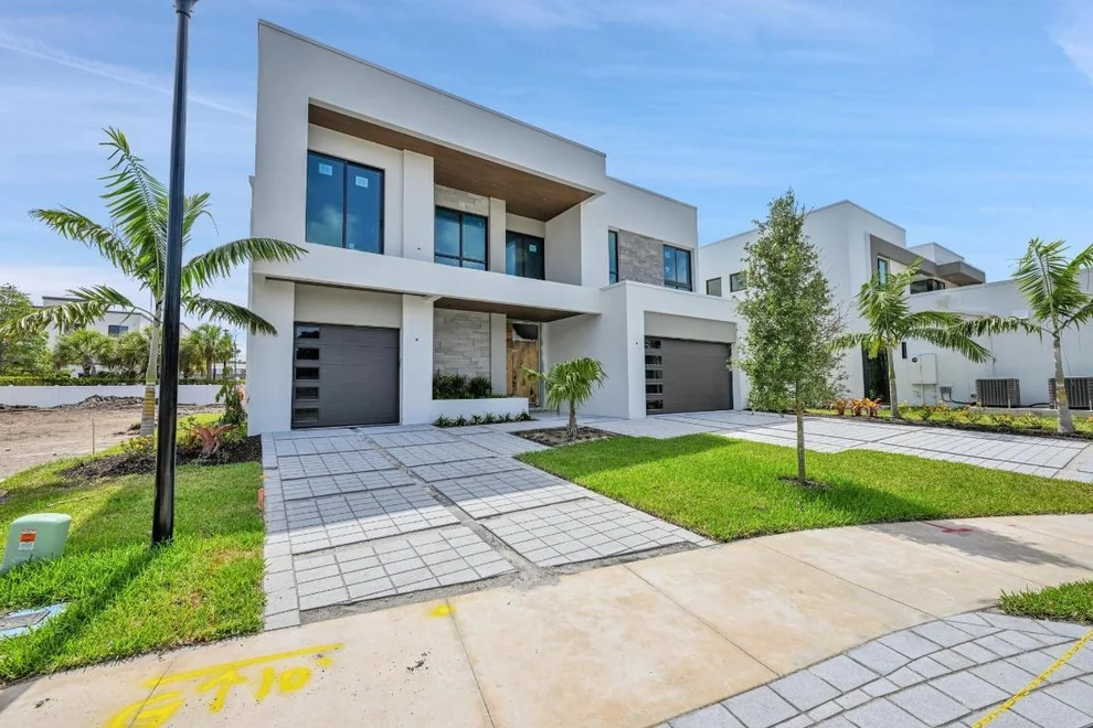 Unit for sale at 16686 Mosaic Place, Delray Beach, FL 33446