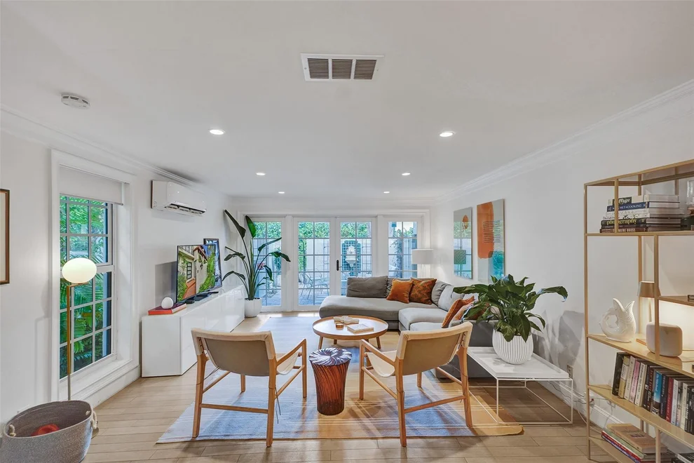Unit for sale at 813 SE 2nd Street, Fort Lauderdale, FL 33301