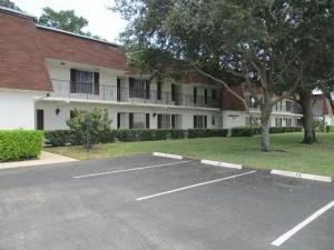 Unit for sale at 10040 Meridian Way N, Palm Beach Gardens, FL 33410