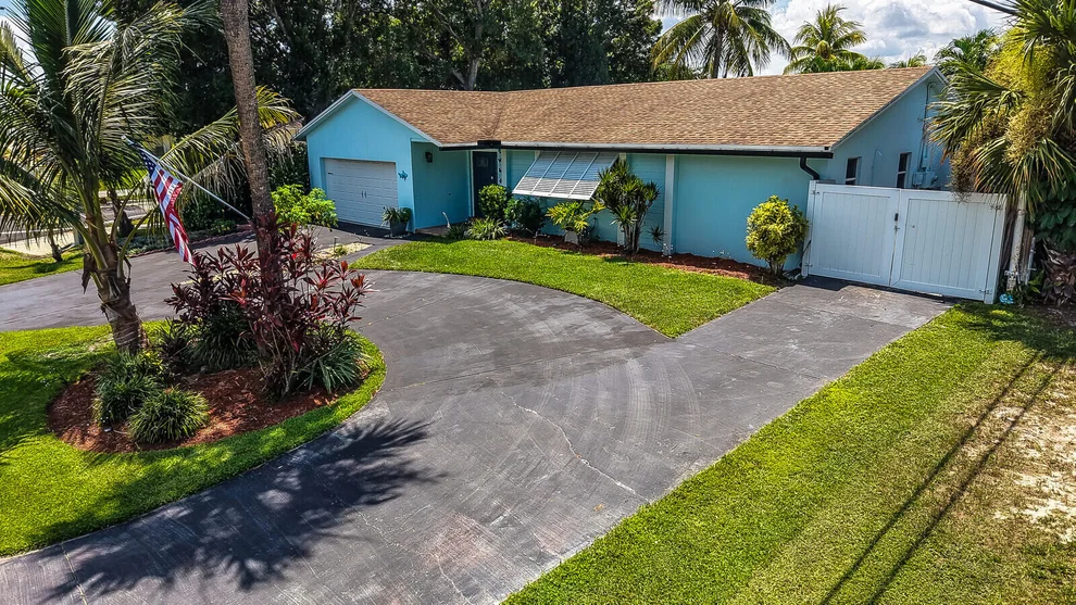 Unit for sale at 10015 Daisy Avenue, Palm Beach Gardens, FL 33410