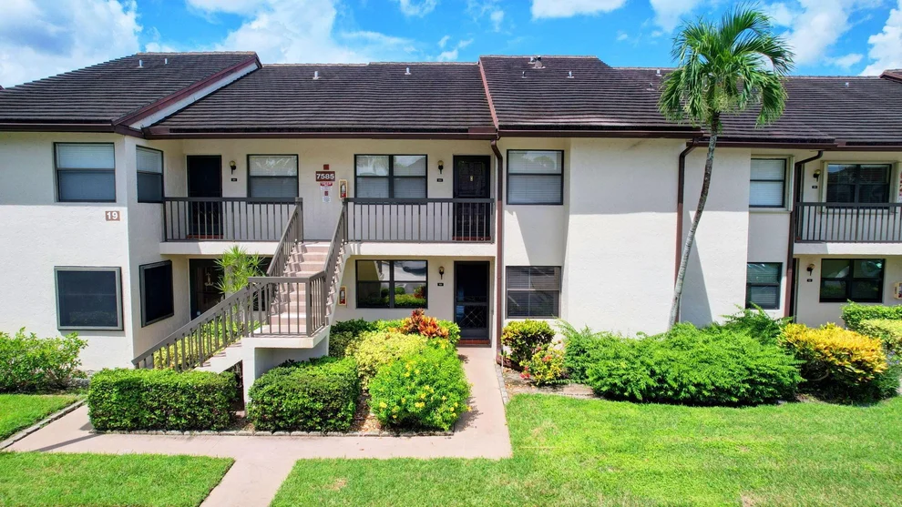 Unit for sale at 7585 Tahiti 102 Lane, Lake Worth, FL 33467