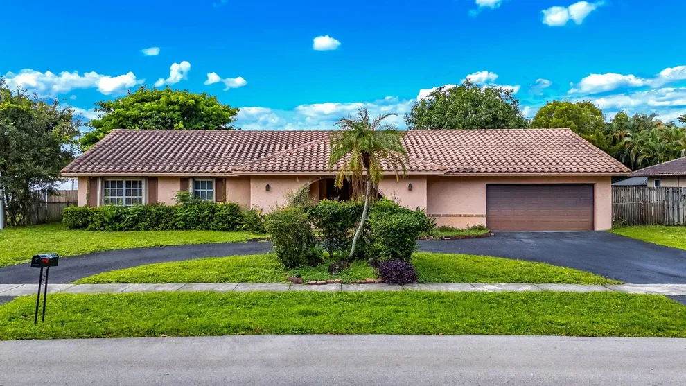 Unit for sale at 1901 SW 75th Avenue, Plantation, FL 33317