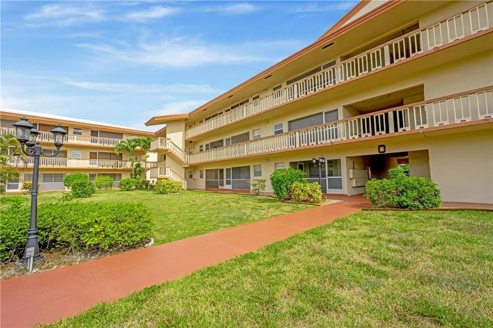 Unit for sale at 5300 Washington Street, Hollywood, FL 33021