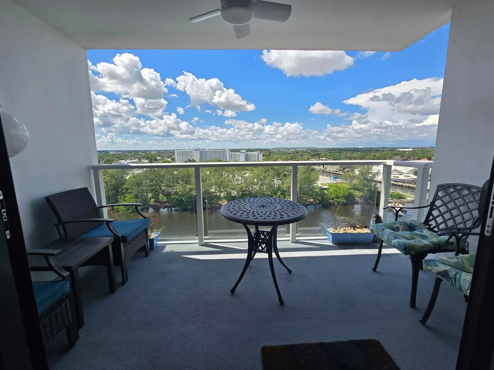 1401 North Riverside Drive