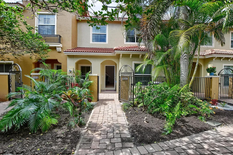 Unit for sale at 386 Lake Monterey Circle, Boynton Beach, FL 33426