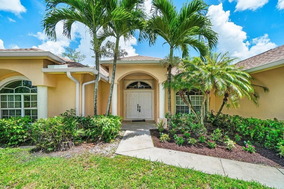 Unit for sale at 16437 80th Street N, The Acreage, FL 33470