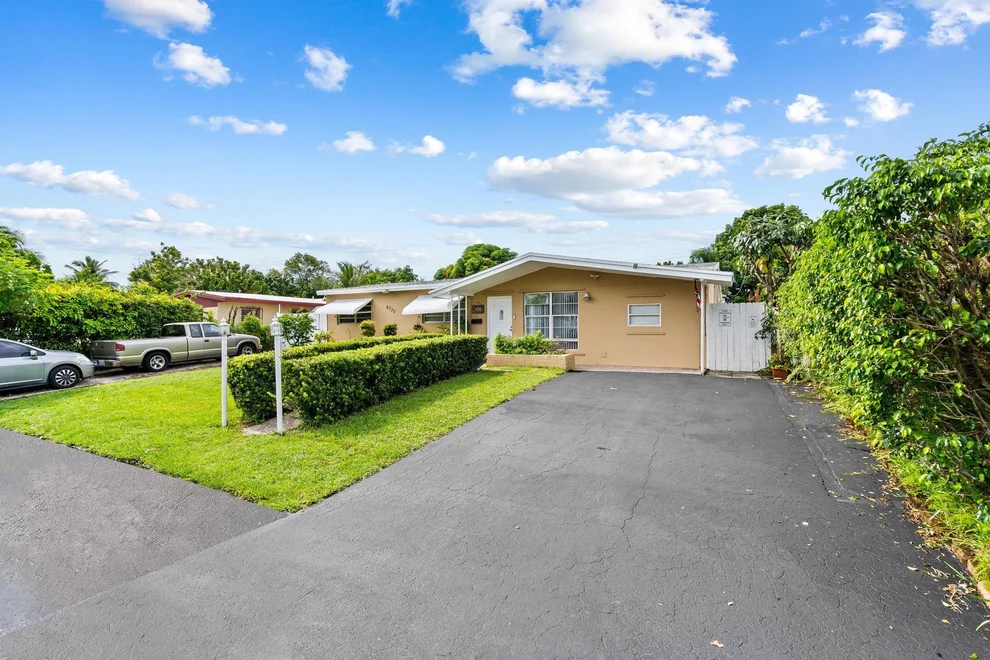 Unit for sale at 6730 Roosevelt Street, Hollywood, FL 33024