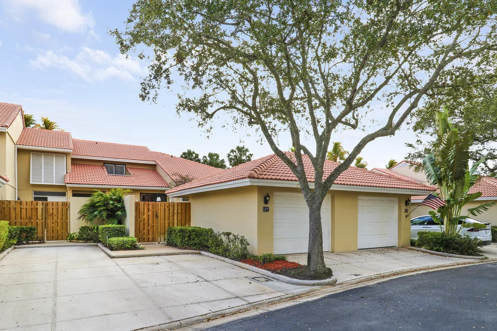 Unit for sale at 127 Old Meadow Way, Palm Beach Gardens, FL 33418