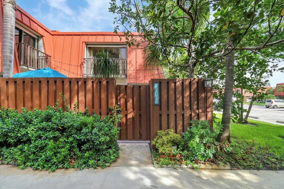 Unit for sale at 3201 Meridian Way S, Palm Beach Gardens, FL 33410
