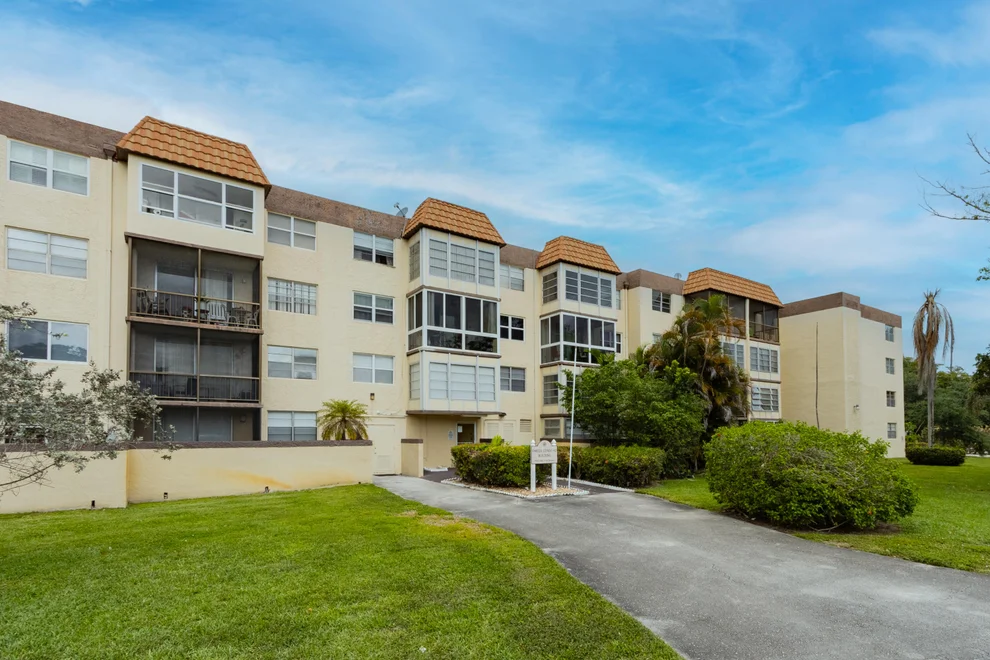 Unit for sale at 7000 NW 17th Street, Plantation, FL 33313