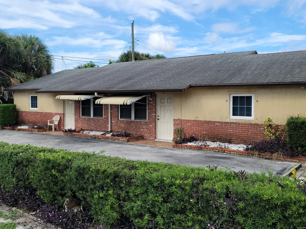 Unit for sale at 2016 S Palm Circle, North Palm Beach, FL 33408