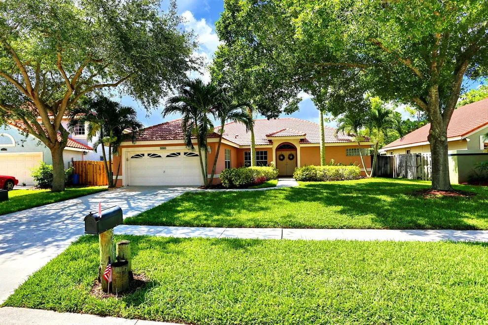 Unit for sale at 5561 Descartes Circle, Boynton Beach, FL 33472