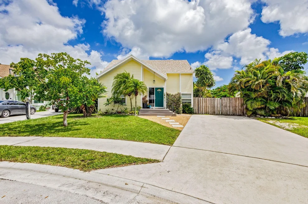 Unit for sale at 6305 Launch Club Circle S, Jupiter, FL 33458
