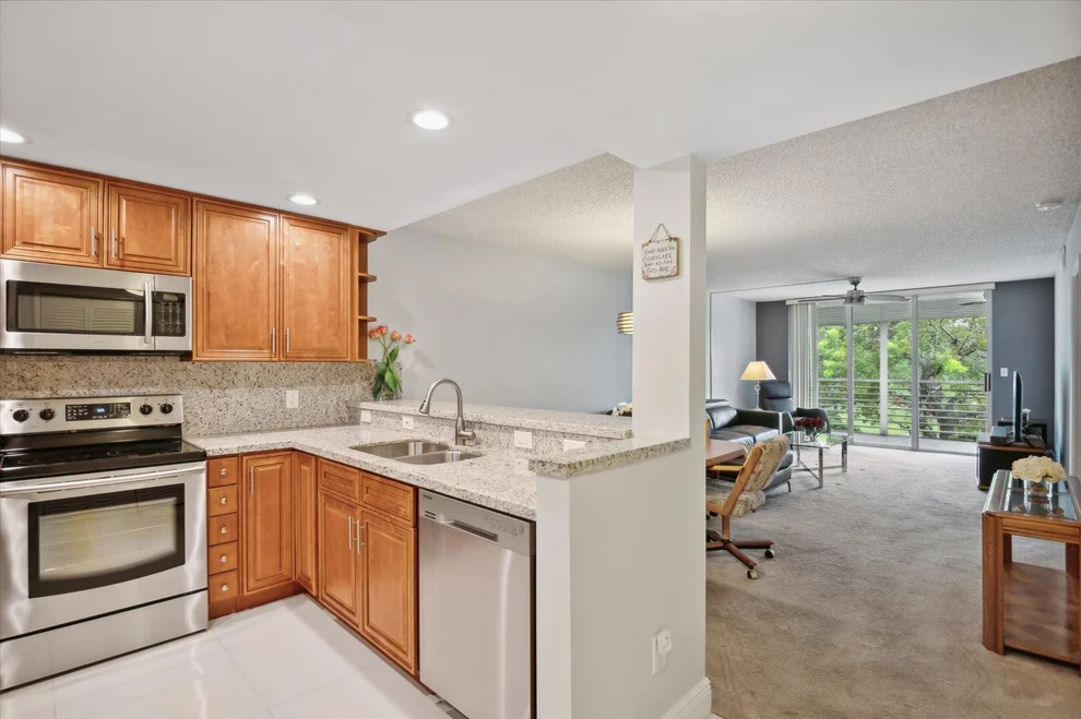 Unit for sale at 3503 Oaks Way, Pompano Beach, FL 33069