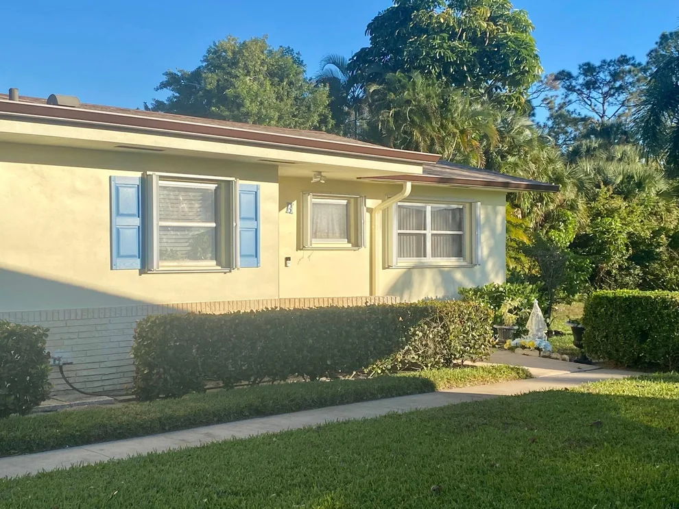 Unit for sale at 2824 E Crosley Drive E, West Palm Beach, FL 33415