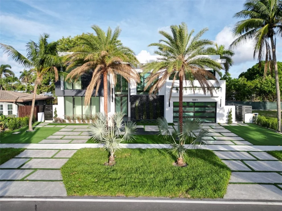 Unit for sale at 5001 NE 27th Avenue, Lighthouse Point, FL 33064