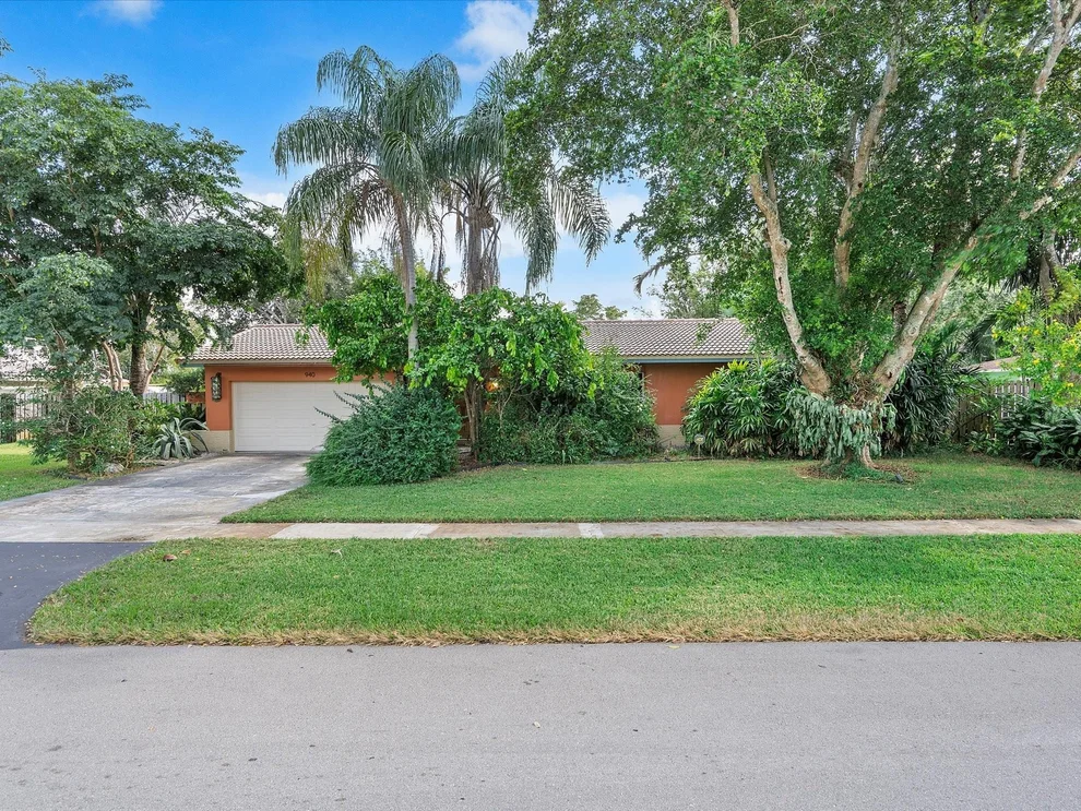Unit for sale at 940 SW 69th Avenue, Plantation, FL 33317