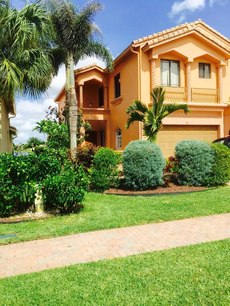 Unit for sale at 116 Sarona Circle, Royal Palm Beach, FL 33411