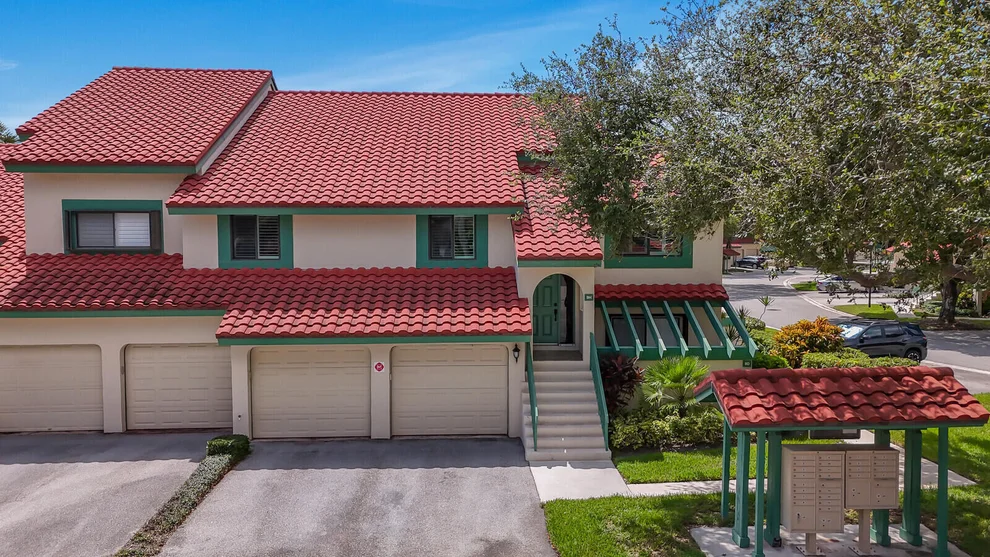 Unit for sale at 9 Lexington Lane E, Palm Beach Gardens, FL 33418