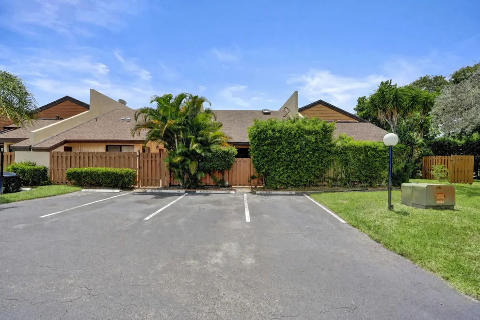 Unit for sale at 3810 NW 77TH Avenue, Davie, FL 33024