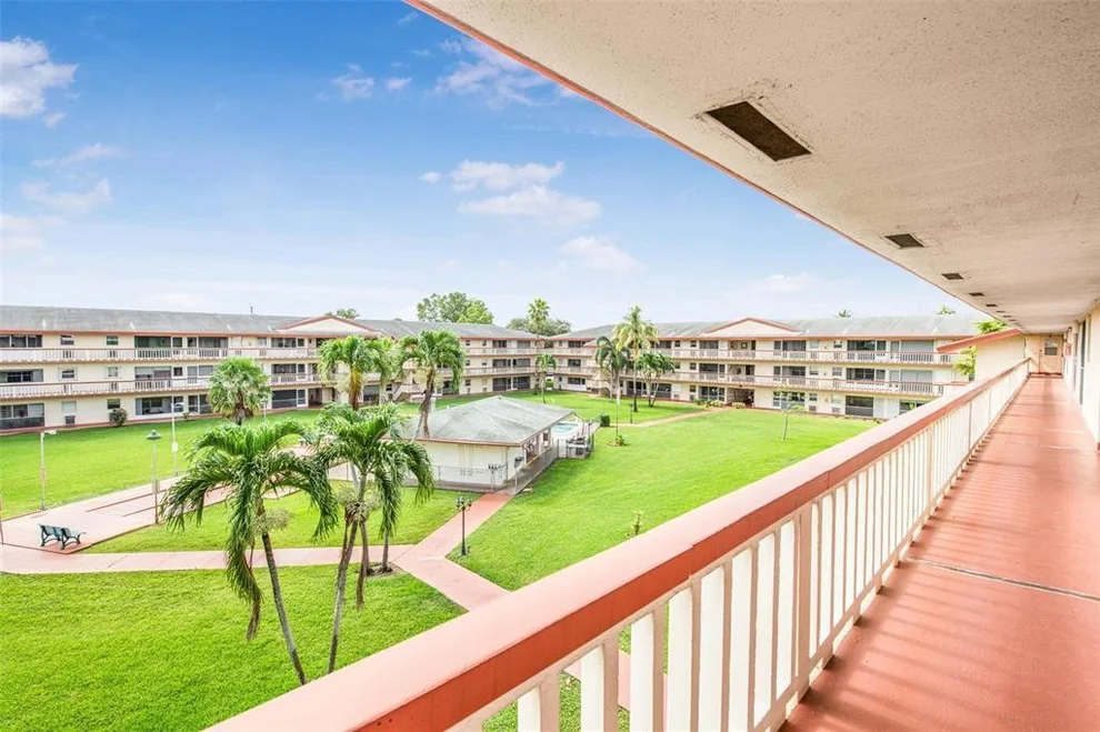 Unit for sale at 5300 Washington Street, Hollywood, FL 33021