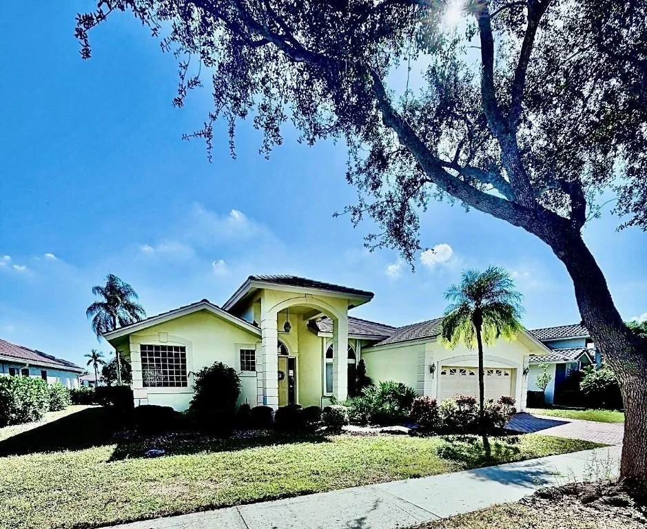 Unit for sale at 2800 Oakbrook Lane, Weston, FL 33332
