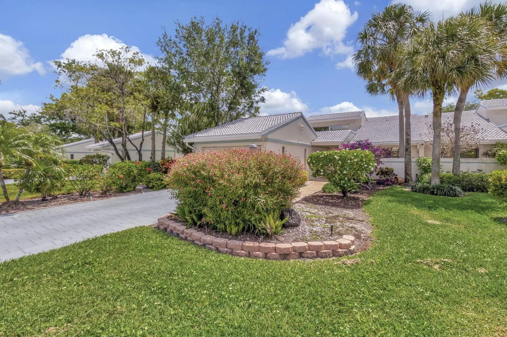 Unit for sale at 6 Cambridge Drive, Boynton Beach, FL 33436