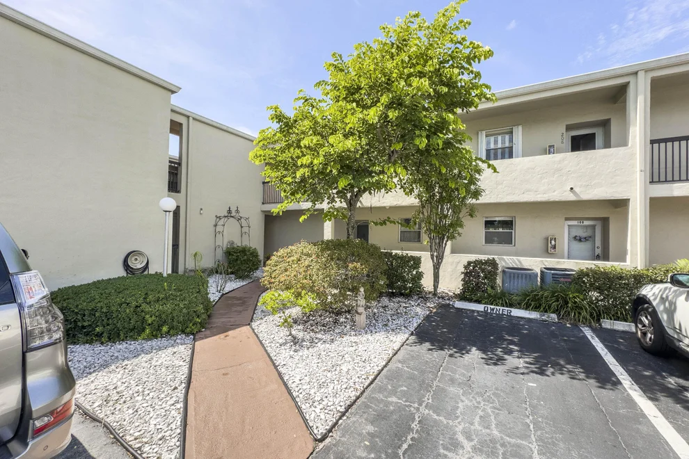 Unit for sale at 2540 Boundbrook Boulevard, Palm Springs, FL 33406