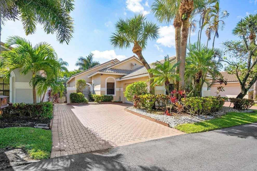 Unit for sale at 17370 Via Capri E, Boca Raton, FL 33496