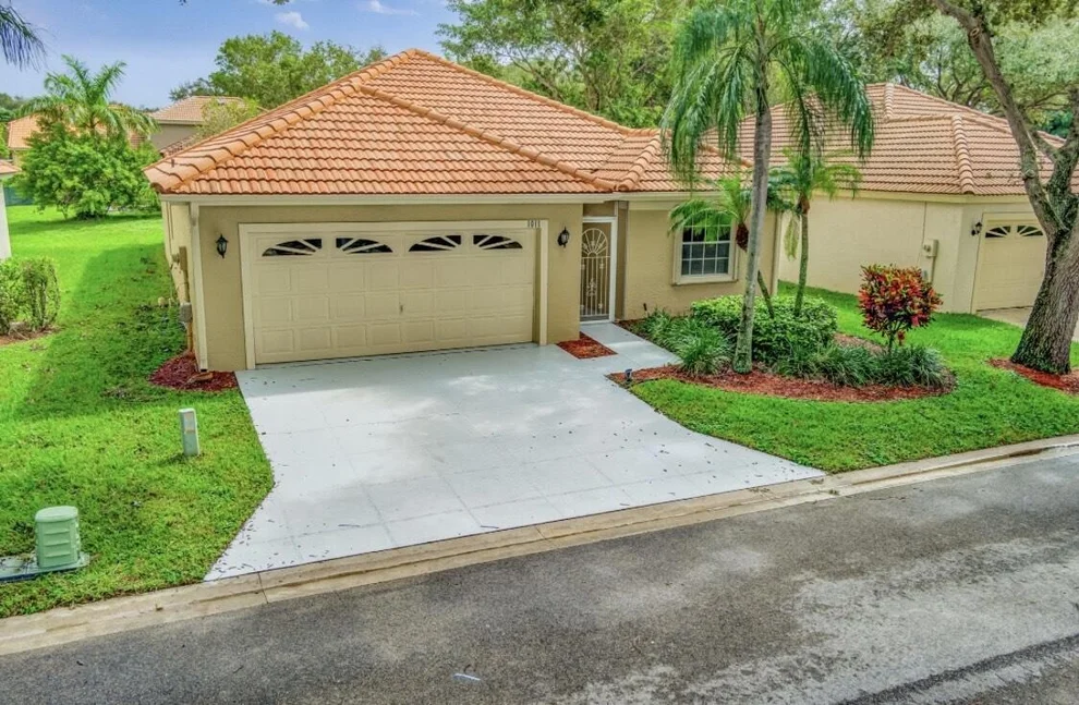 Unit for sale at 1011 Aspri Way, Riviera Beach, FL 33418
