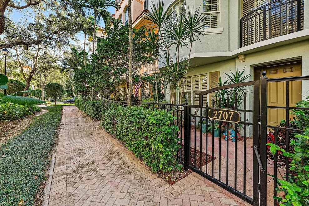 Unit for sale at 2707 Ravella Way, Palm Beach Gardens, FL 33410