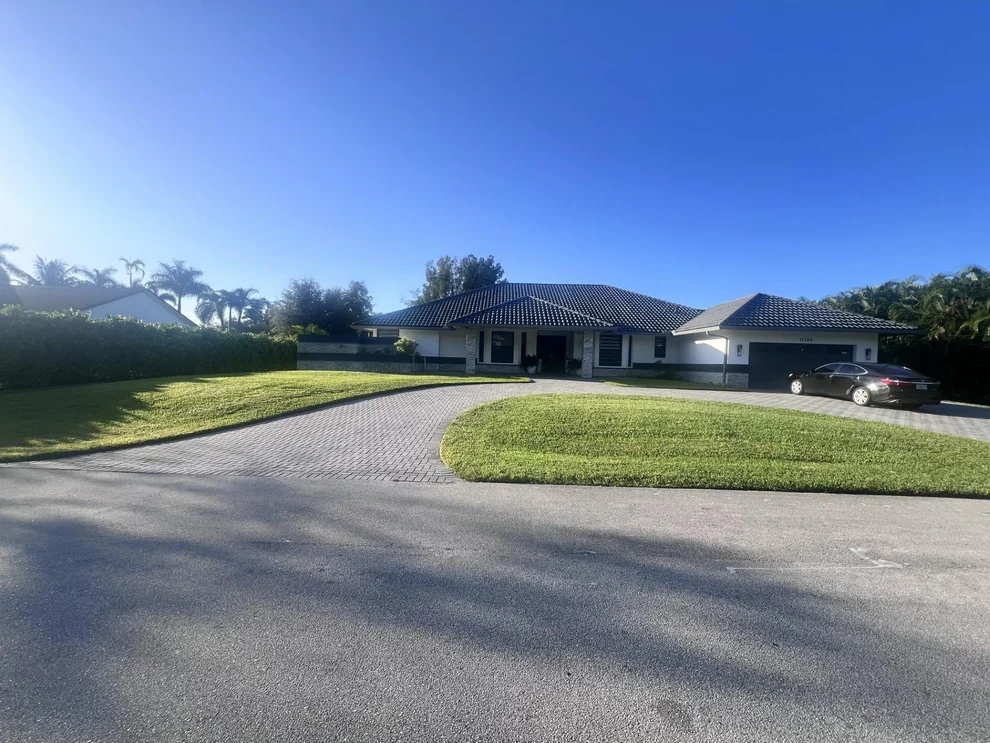 Unit for sale at 11740 Hermitage Drive, Plantation, FL 33325